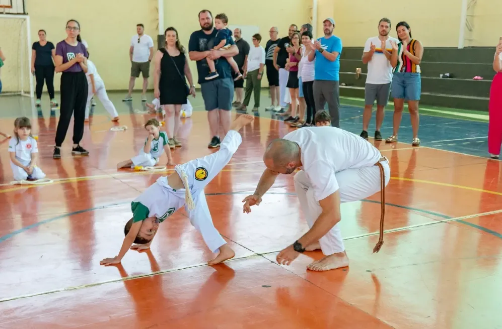 <span class='span-italic'>Capoeira</span>