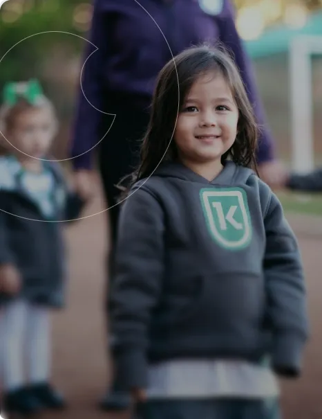 <h3 class="text-lg md:text-[32px] font-bold">Educação <span class="text-bege-claro italic">Infantil</span></h3>