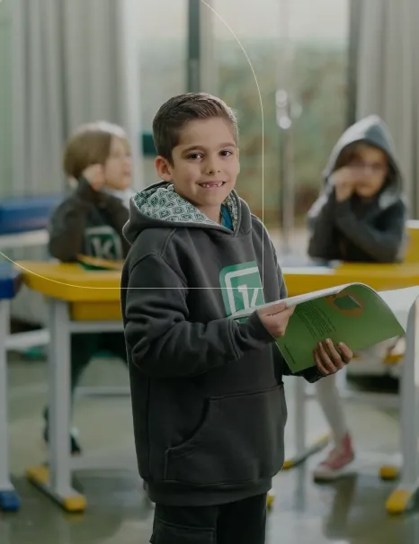 <h3 class="text-lg md:text-[32px] font-bold">Ensino Fundamental <br> - <span class="text-bege-claro italic">Anos Iniciais</span></h3>
