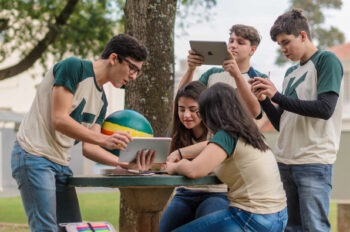 Colegio-Koelle-iPad para os alunos