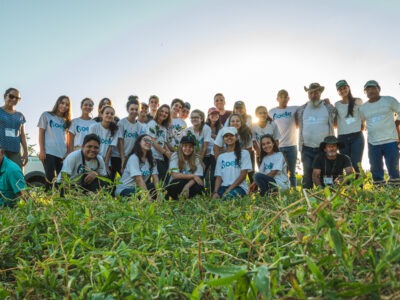 Plantio mudas arvores sustentavel Colegio Koelle 78