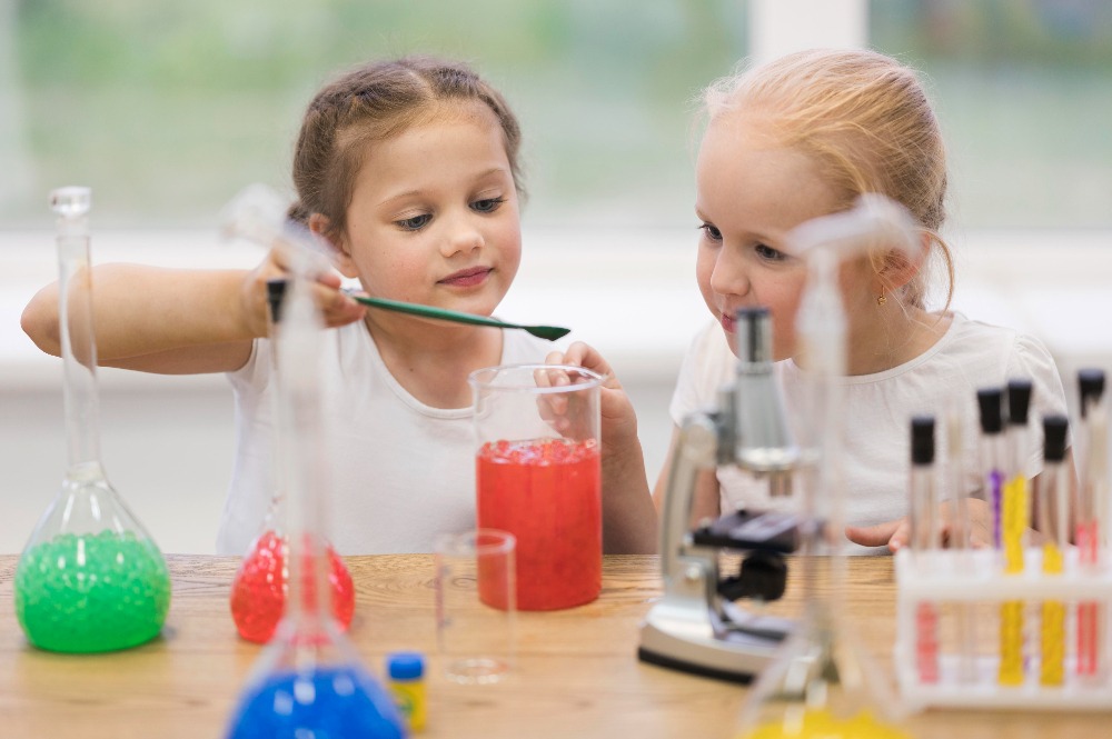 Ciências brincando: a importância de estimular os jogos e brincadeiras  educativas para o ensino de ciências! - Institucional Casinha da Maria