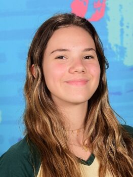 Aluna Giovana Rizzi lança seu 1º livro