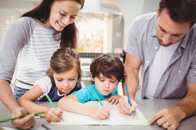Como ajudar o seu filho nas tarefas escolares e até que ponto auxiliar?